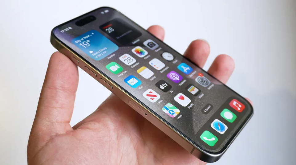 khung viền titan trên iphone 15